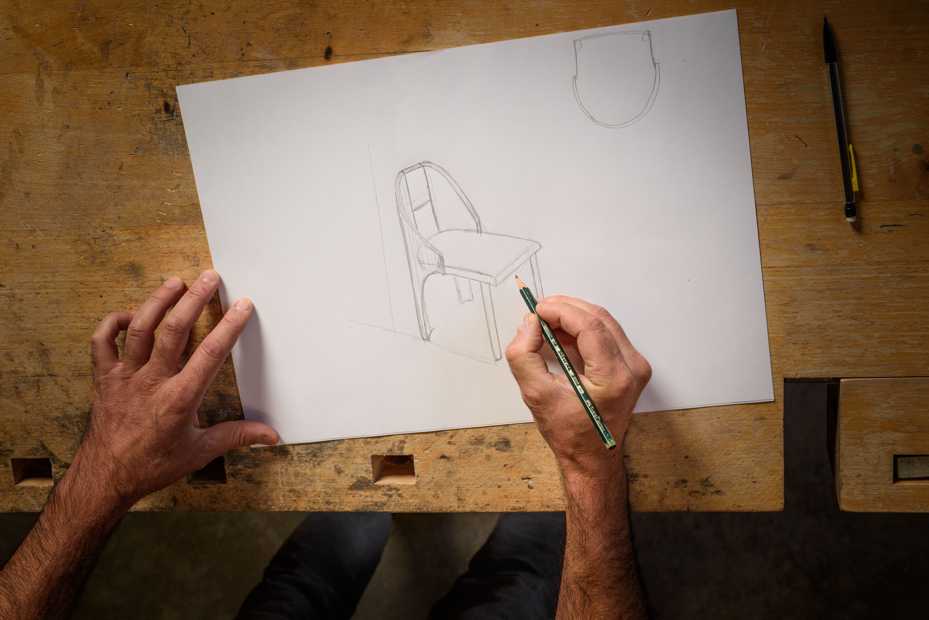 Dessin d'une pièce de mobilier sur-mesure à l'atelier