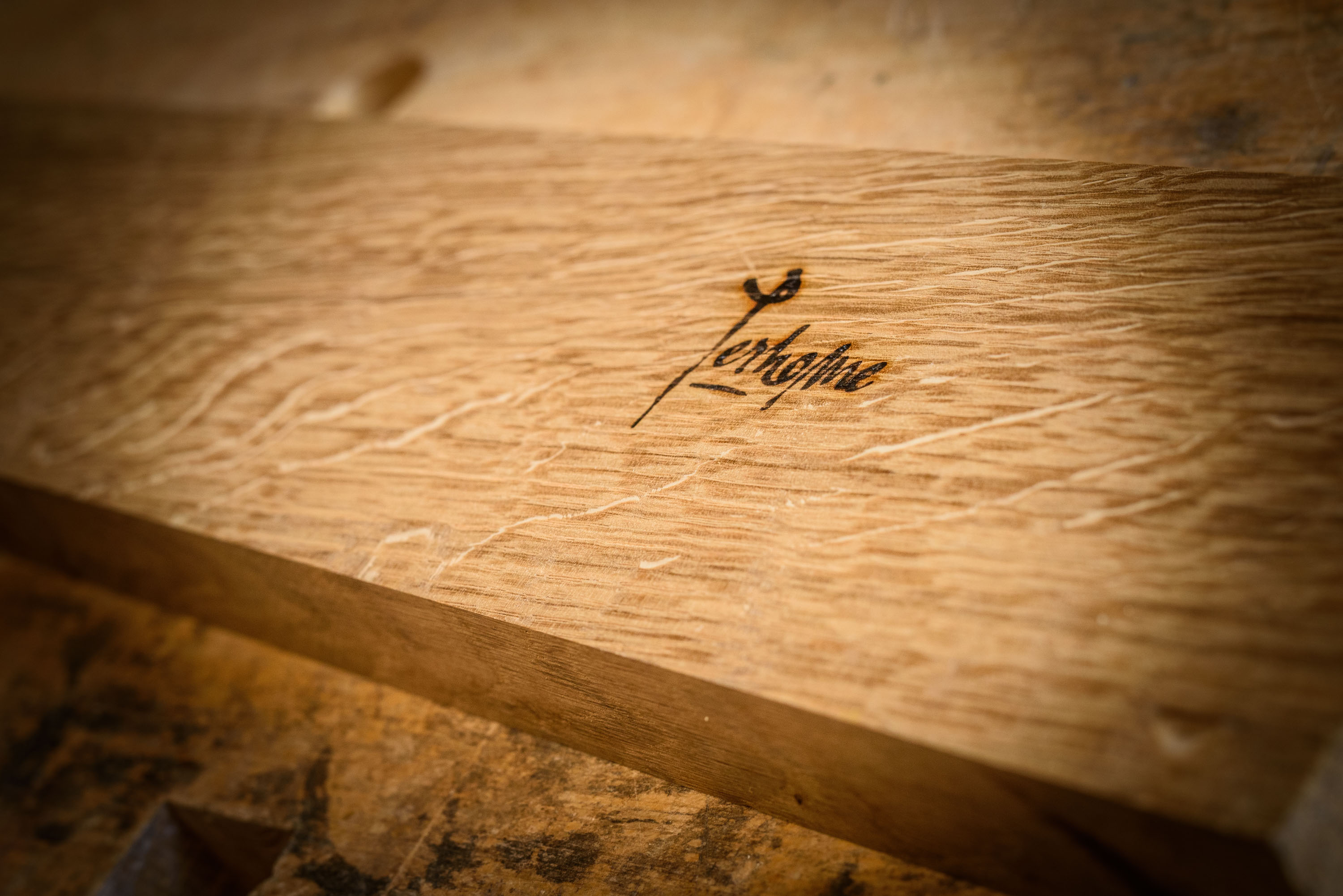 Estampille JERHOME sur le bois